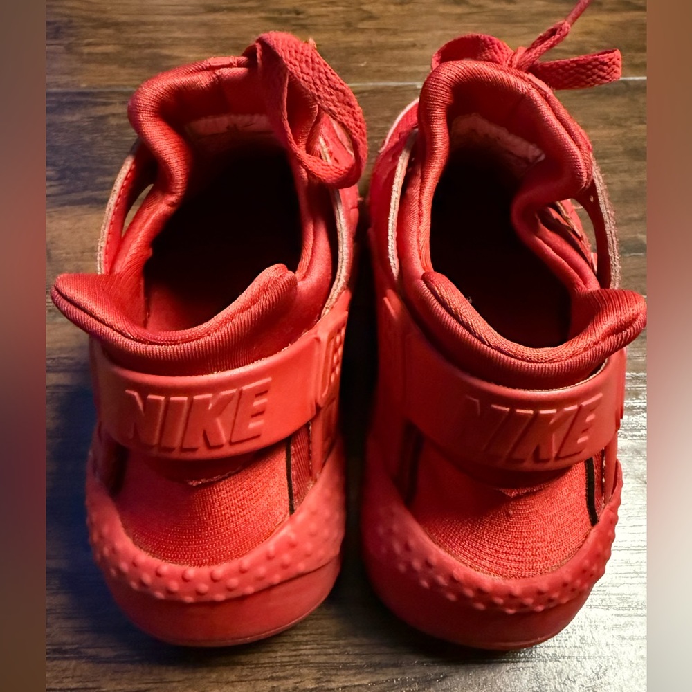 Nike Huarache Run Kids Red Sneakers Youth 4Y Triple Red Like New - Picture 8 of 10
